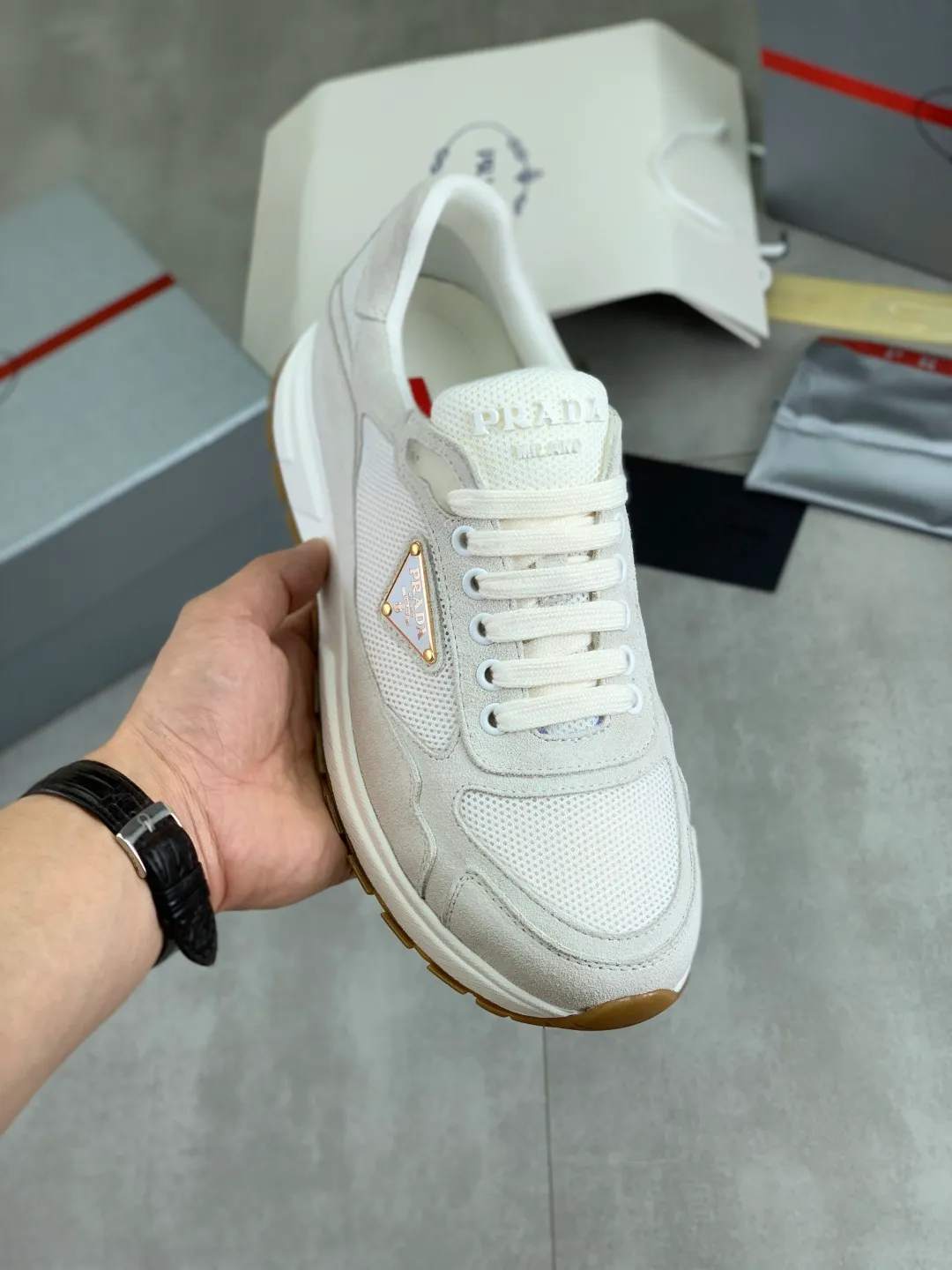 Men's shoes 💰P560💰[New style] popular models are on the official website, 🆘 Trendy brand (Prada) mainly promotes popular models, avant-garde and versatile fashion men's shoes private version mold opening, cowhide surface splicing 1:1.. Fashionable and simple, original imported cowhide lining cowhide feet; the atmosphere and personality are more fashionable, eye-catching and pursuing class. It will subvert the old idea and be a must-have for fashionistas with you! Must keep it for yourself! Tall and comfortable, large and low, high-end quality workmanship. Number of yards: 38-45 4️⃣optional.